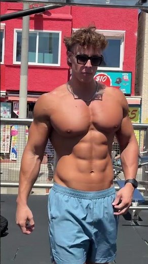 Chest day at Muscle Beach . . . #chest #bodybuilding #muscle #flex #pecs