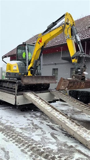 Další předání úspěšně za námi 🤝 Wacker Neuson EZ50 připraven makat 💪🏗️ Děkujeme za důvěru a přejeme spoustu odvedené práce bez starostí! Another handover successfully completed 🤝 The Wacker Neuson EZ50 is ready to get to work 💪🏗️ Thank you for your trust — wishing you many trouble-free working hours! #stavebnitechnika #zemniprace #wackerneuson #stavebni_stroje_kohut @Wacker Neuson DACH