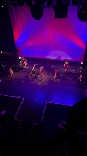 東京レビュー | 東京レビュー2025秋のおどり🎭 8景 ビッグスペンダー 〈振付：榛名珠利〉 藤城伶維 @r_a_ychaiko 夕貴海穂 @horin_nu 未奈都鈴渚 @sue_tone 成桜ゆい @yui_shsh71 紘羽叶純 @hiroha_kasumi 酒井有紗... | Instagram