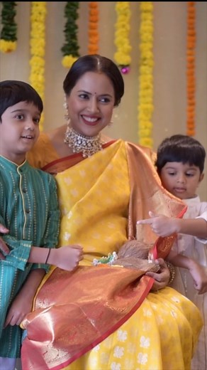 Pregnant at 41🧜‍♀️ Us waiting for Nyra June 2019❤️ She awakened my fierce fearless spirit. - and this memory of my Godh Bharai reminds me to always believe in my intuition and never doubt myself . When you know you just know . That’s the power of a woman . #throwback #memories #godhbharai #pregnancy Love to my biggest strengths who held my hand tight❤️ @mr.vardenchi @manjrivarde @vidushiarora @diydayalishka @sevensush @therealmeghanareddy @sarita_mantri @zingranwon @kohlnrouge Make up & hair @n