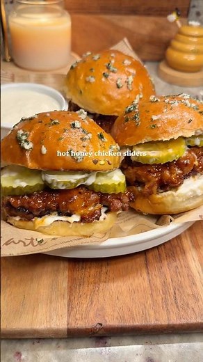 hot honey chicken sliders 🤎🍯 #hothoney #hothoneychicken #friedchicken #recipe #food