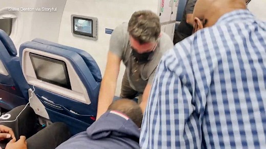 Delta crew, passengers detain man who allegedly made terrorist threat