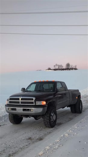 Exploring 2nd Gen Dually Trucks on 35s Tires