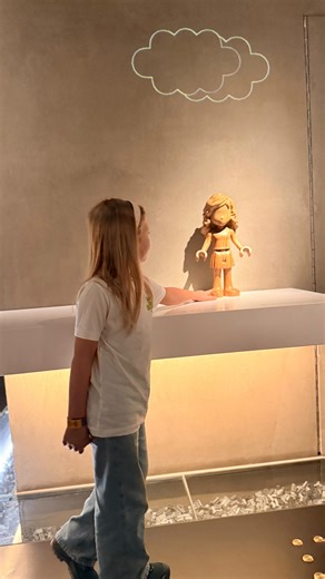 V-am povestit deja ca am facut surpriza fetelor si am plecat la Legoland. Daca cumva ajungieti in Bilund rezervați-vă timp pentru vizita la Lego House 🏠 Un loc creativ unde copiii pot da frâu liber imaginației, #lego | Elwira Petre