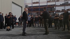 C’était le 4 octobre dernier : un stage a été organisé par la section MDS Reims. Fred a encore innové et mis au point de nouvelles techniques contre les agressions au couteau et les saisies à la gorge. Une créativité et un humour appréciés par l’ensemble des participants, qui ont pu découvrir (ou redécouvrir) l’efficacité du MDS et la bienveillance de son fondateur. Retour en images sur une journée riche en émotions… Et pour ceux qui souhaitent pratiquer, Fred a créé cette année MastrOnline, une