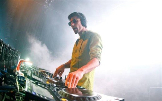 K神（KSHMR）现场表演打碟！喜欢的别错过～