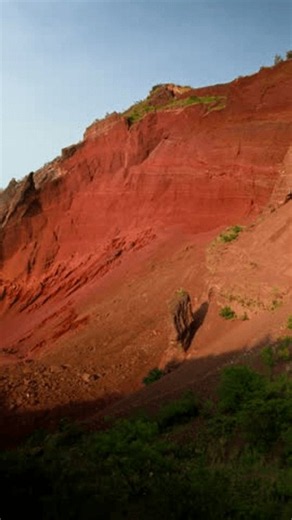 clip-4140536175-red-volcanic-quarry-tecajete-hill-rock-formations