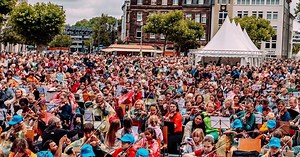 1353 string players set record for largest string orchestra