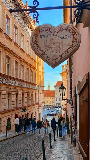 ​🇨🇿 Prague: A city you’ll fall in love with instantly...