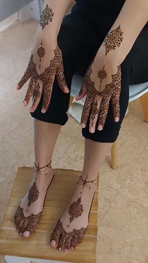 vidéo explicative sur l'évolution du henne naturel en 48h. #henné #bridehenna #hennabride #hennatime #hennartist #hennaya #hennessey #hennart #hennaartist #henna #henne #tutorial #tuto #tutto