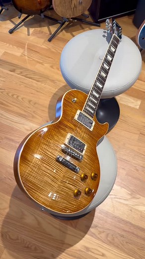 Check out the Flame Maple top on this fresh arrival 2018 Gibson Les Paul Standard in Mojave Burst 😳 Hundreds of pre-owned guitars in stock at all times at Brian’s Guitars . . #gibsonguitars #gibson #lespaul #gibsonlespaul #guitar #guitarvideo #guitarporn #guitarra #guitarlife | Brian's Guitars