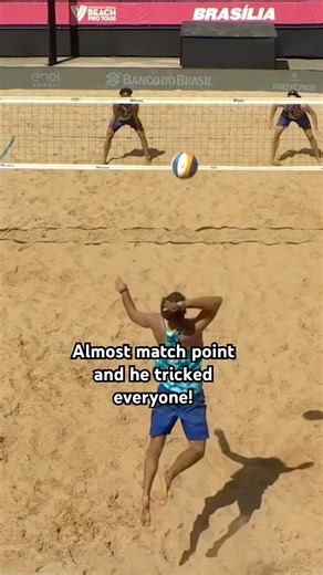 Bro saw his girl in the stands 😁 #volleyballworld #beachprotour
