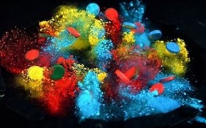 【高速摄影】只要一点点外力，这些磁铁就能瞬间崩塌！（中字剪辑）@Wayne字幕组