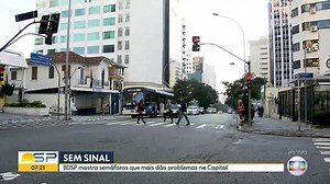 Semáforos apagados prejudicam pedestres e motoristas em cruzamentos na capital
