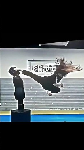 Flying Kick Looks Insane in Slow Motion! 😱 スローモーションで見る カンフー飛脚（とびげり）がヤバすぎる！ 🤯