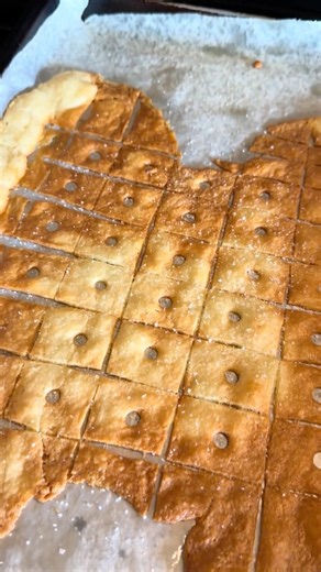 Three ingredient Cheez-Its! #cheezit #homemade #snack #tiktok #tiktokrecipe ￼#shorts #explore