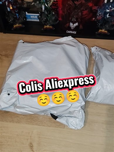 Petit colis Aliexpress bien sympathique aujourd'hui avec du câble USB C, Du Harley Quinn et du PS Vita !