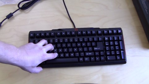 Tt eSPORTS Meka Gaming Keyboard Unboxing & Overview