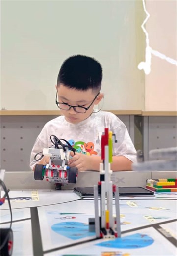 Khám Phá Lập Trình Robot Cho Kỹ Sư Trẻ Tuổi
