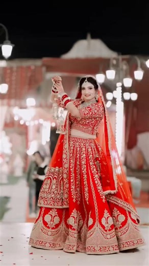 Bride poses for photo shoot in weddding #trending #wedding #poses#newpose#shorts #viralshorts