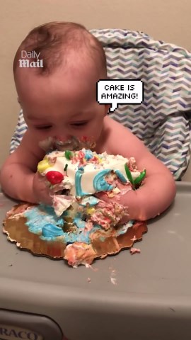 Baby celebrates first birthday with messy smash cake moment