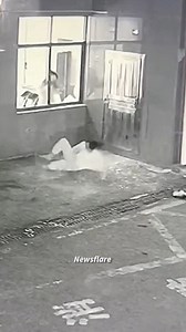 In a WILD clip, a man in China threw himself out of a window cartoon-style -- seemingly in order to avoid an argument with his girlfriend 😳😱 Full story: https://www.tmz.com/2025/04/25/man-jumps-out-window-to-escape-girlfriend-argument-video-china/ 🎥: Newsflare | TMZ