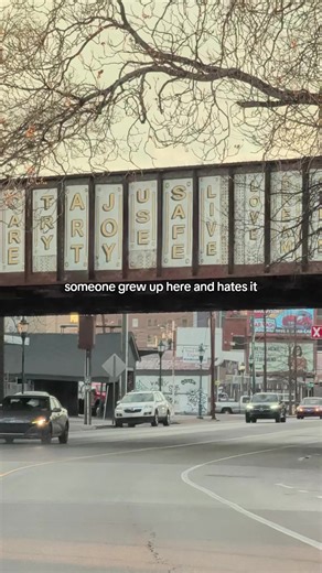 not me of course. This was my first week back in town. I wonder what it feels like to have a proper hometown you were born in. I lived in my place of birth for a couple months before my family relocated us many many times but I've lived in Chattanooga 15 years this February and I claim it as my own now. #beautiful #scenery #chattanooga #tennessee #appalachia