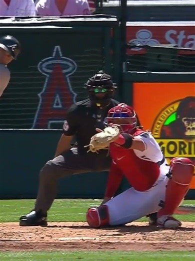 Matt Olson DRILLS a Two-Run Home Run!