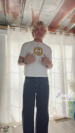 70s and 80s Fashion: A Vintage Comeback