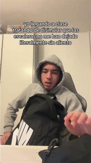 yo llegando a clase tratando de disimular que las escaleras no me han dejado literalmente sin alient