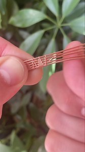 Here’s a shortened version of the weaving pattern tutorial I made for the tok! I get lots of requests for these kinds of tutorials, but I’m just not the best at filming them! I typically work on my floor by a window if I need good light for making content, or on my couch. I feel like that doesn’t necessarily lend itself to professional level tutorials, but I wanted to try anyway!😆 Anyway, I hope the new year has been off to a great start for all of you, & I hope this helps someone at least a li