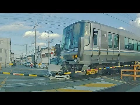 車と電車が衝突の瞬間、ドライブレコーダーが撮影 踏切に車がゆっくり進入 加古川