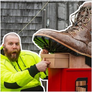 Giant wood PEZ dispenser | MetDaan DIY