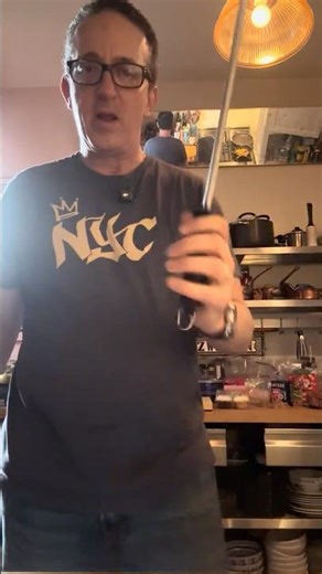 How to use your knuckles as a guide, when chopping! Yes Chef!