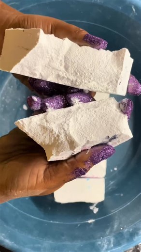 amazed🥸 on Instagram: "@unplainjaneasmr #gymchalkasmr #gymchalk #satisfying #chalk"