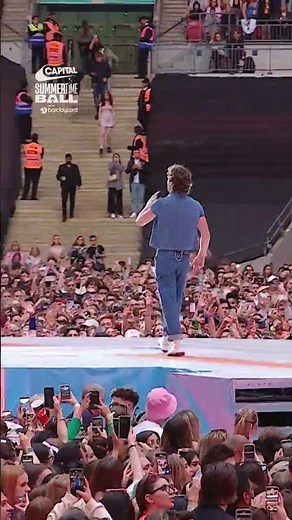 Benson Boone BACKFLIPPING during 'Beautiful Things' at #CapitalSTB | Capital