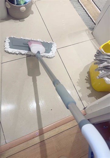 I have ordered this mop on monday evening and it’s already here two days later. I am soo impressed by the quality and also happy that it came with two extra spare cloths. It makes mopping so much easier and fun! If you’d like to purchase one, I have linked it in the yellow basket below. ⬇️ #fyp #tiktopshop #spraymop #finds