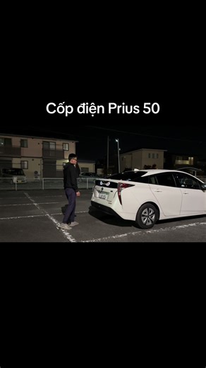 Nâng cấp xe Toyota Prius 50 - Cốp điện và hơn thế nữa!