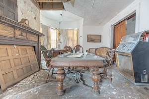 Abandoned Gargoyle House With Everything Left Inside — Abandoned Central