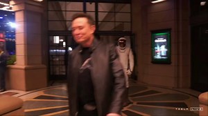 Elon Musk unveils Tesla's Robotaxi