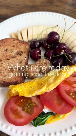 Everything was so delish #mealideas #wieiad #recovery #foodtok #foodideas @Ocean Spray Inc. @Whole Foods Market @Bob’s Red Mill @Vital Farms @Driscoll’s @Natural Delights @Nancy’s Probiotic Foods @Vermont Creamery @Bloom Nutrition @Simple Mills