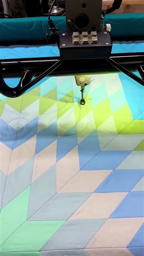 Tilly—the longarm—is going to town on this beautiful edge-to-edge star quilt! 💫 Using a soft taupe thread color and the elegant Charlotte edge-to-edge quilting pattern, Tilly brings this quilt top to life with smooth, consistent stitches and gorgeous texture. Enjoy the relaxing process and watch this star quilt transform under the needle. 👉 Want your quilt longarmed? Book your longarm quilting service with us today! 📌 Learn more or request a quote on our website: www.birdsbillmercantile.com #