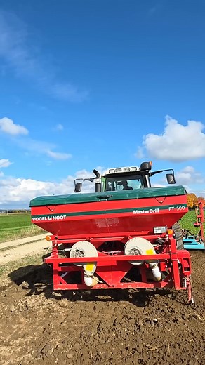 24K views · 147 reactions | Fendt 820 TMS professional seeder | Mia Farming | Facebook