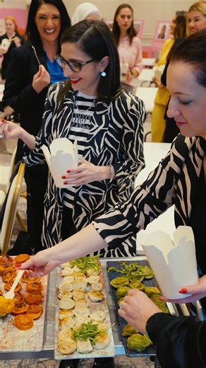 Bingo već deset godina pruža podršku ženama koje su imale hrabrosti za pokretanje vlastitog biznisa. ✨ Projektom „Odvažne i hrabre“, deset novih poduzetnica dobilo je finansijsku podršku u ukupnom iznosu grantova od 60.000 KM. 💼💰 U saradnji s Investicijskom fondacijom Impakt, prošle su edukaciju, razvile biznis planove i napravile prvi korak ka finansijskoj nezavisnosti. 🎓🚀 Njihova priča je podsjetnik da se snovi mogu ostvariti uz znanje, podršku i odlučnost. | Bingo