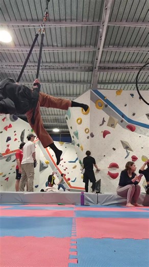 Aerialist Tricks: The Art of Aerial Straps Performance