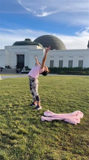 🌸 Michelle 🌸 on Instagram: "Contortioning at the top of LA 💕 #contortionist #contortion #childmodel #childactor #childgymnast"