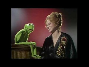 Muppet Show: Talk Spot - Juliet Prowse