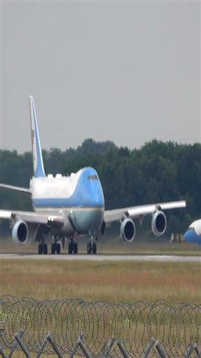 22K views · 438 reactions | Air Force One USA United States of America departure | Aero Admirers | Facebook