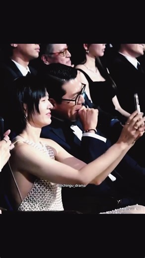 71K views · 2.3K reactions | Altri video di Hyun Bin e Son Ye-jin ai 46° Blue Dragon Film Awards: • Hyun Bin ha vinto il premio Miglior Attore (Best Actor) per il film Harbin. • Son Ye-jin ha vinto il premio Miglior Attrice (Best Actress) per No Other Choice. Felicioni  #hyunbin #sonyejin #crashlandingonyou #kdrama #kactor | Chingu Drama | Facebook