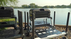 DIE BESTE SITZKIEPE UNTER 500 €?! 😏 – Es gibt so viele Sitzkiepen auf dem Markt, wodurch grenzt sich die neue Inception Station davon ab? Unabhängig von der Tatsache, dass diese Sitzkiepe nur 16,22 kg wiegt🤯, besitzt sie viele Features der aktuellen Inception Reihe, wodurch sie super stabil und komfortabel ist und -vor allem- am Wasser richtig gut aussieht! 😍 Also, welche Farbe gönnst du dir? | Preston Innovations